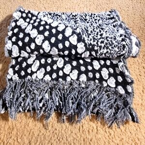 Black White Crinkle Fringed Fall Winter Scarf 12"×64"